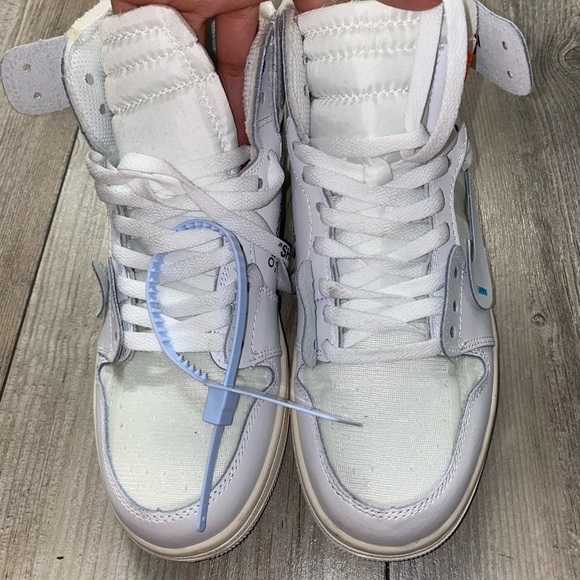Jordan 1 Off-White - Picture 2 of 4